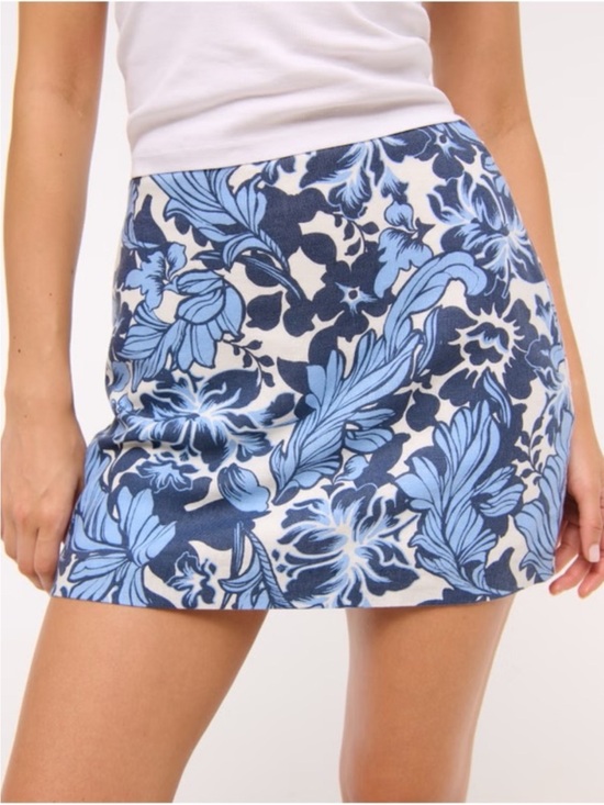 Abercrombie & Fitch Dresses & Skirts - Abercrombie & Fitch Blue and Navy Floral Mini Skort
